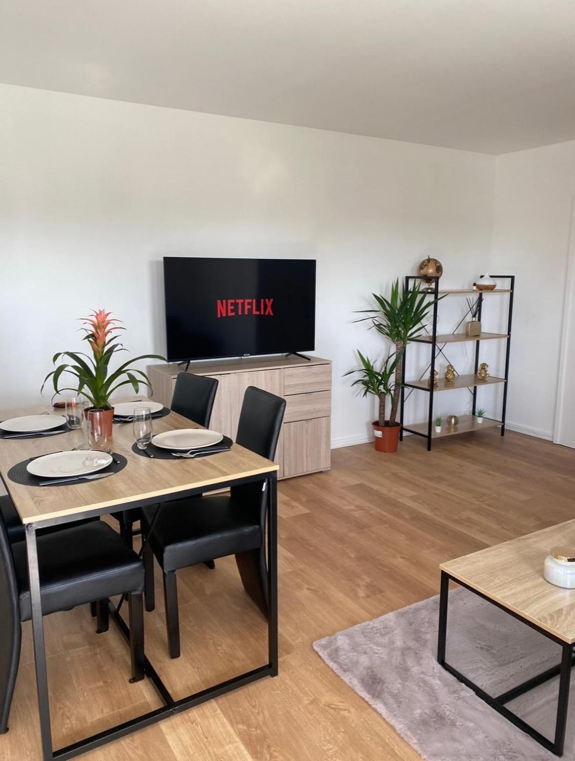 Appartement 59M2 Professionnel Ou Familial Saint Quentin En Yvelines Montigny-le-Bretonneux Extérieur photo